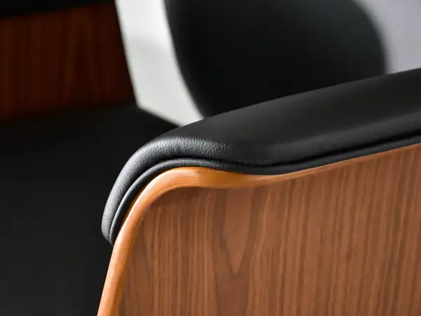 Solidna konstrukcja drewnianego fotela biurowego: Wytrzymałość i styl w harmonijnym połączeniu